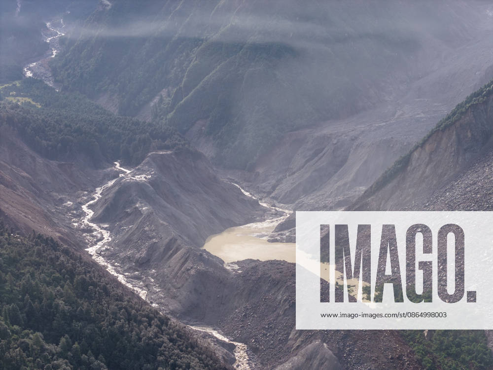 (260827) -- LHASA, Aug. 27, 2026 -- An aerial drone photo taken on Aug. 27, 2026 shows a barrier lake formed after a mudslide in Nepal. The mudslide caused significant casualties along the China-Nepal border ) (SpotNews) NEPAL-MUDSLIDE-SCENE LixJian