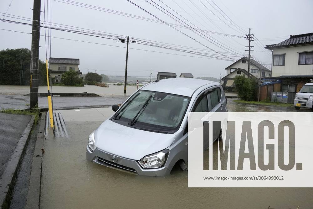 Aftermath of torrential rain in central Japan Photo shows an abandoned vehicle in floodwater in Himi, Toyama Prefecture, on Aug. 27, 2026, following torrential rain. A14AA0005626665P