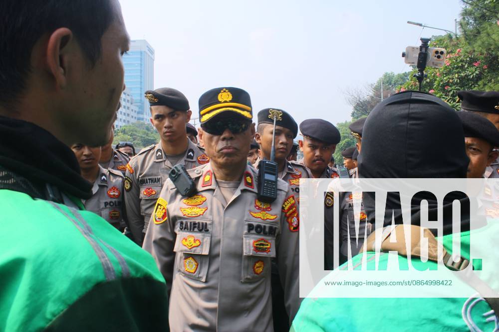 Online motorcycle taxi drivers protest outside Indonesian parliament in Jakarta JAKARTA, INDONESIA AUGUST 29, 2026: Online motorcycle taxi drivers gather near the Indonesian House of Representatives (DPR RI) building in Jakarta, Indonesia, on August 29, 2026. Police initially prevented the group from assembling outside the parliament building because authorities had not received prior notification of the demonstration. Following mediation between police and the protesters, the group was permitted to continue the demonstration outside the DPR RI building. Jakarta Indonesia
