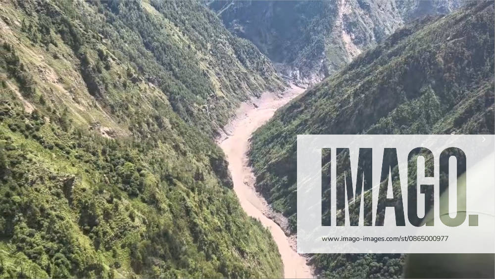 (260827) -- GYIRONG, Aug. 27, 2026 -- This screenshot from a video clip taken on Aug. 27, 2026 shows a military helicopter hovering over the mudslide-hit Gyirong Port in Gyirong County, southwest China s Xizang Autonomous Region. The mudslide struck Gyirong Port in Gyirong County, Xizang, on Wednesday morning. As of 8 a.m. on Thursday, three people had been killed, 558 others remained missing, while two local villagers had been rescued, local authorities said. (Photo by Xinhua) (SpotNews) CHINA-XIZANG-GYIRONG PORT-HELICOPTERS-ARRIVAL (CN) ZhouxFeng