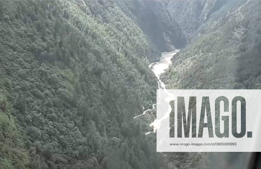 (260827) -- GYIRONG, Aug. 27, 2026 -- This screenshot from a video clip taken on Aug. 27, 2026 shows a military helicopter hovering over the mudslide-hit Gyirong Port in Gyirong County, southwest China s Xizang Autonomous Region. The mudslide struck Gyirong Port in Gyirong County, Xizang, on Wednesday morning. As of 8 a.m. on Thursday, three people had been killed, 558 others remained missing, while two local villagers had been rescued, local authorities said. (Photo by Xinhua) (SpotNews) CHINA-XIZANG-GYIRONG PORT-HELICOPTERS-ARRIVAL (CN) ZhangxPengchuan
