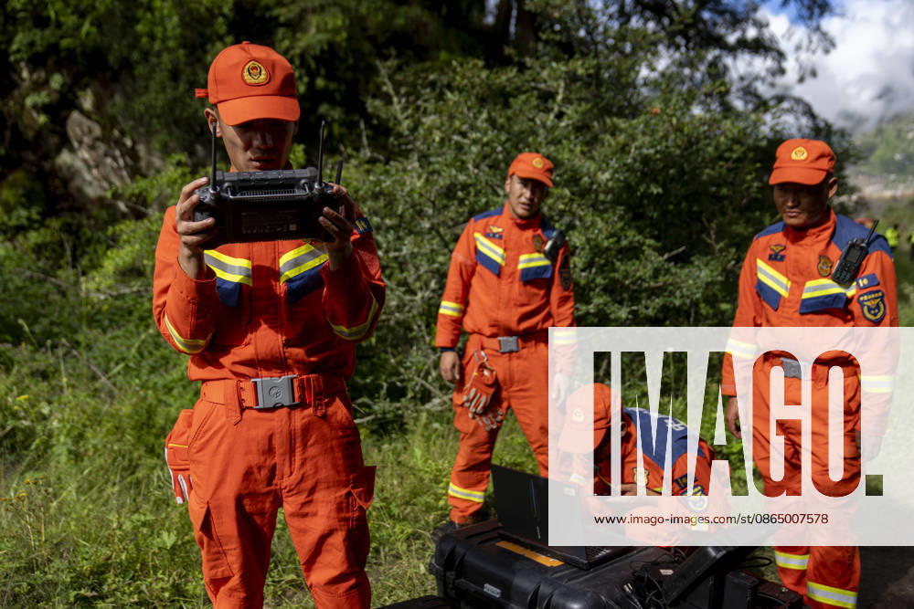 (260827) -- XIGAZE, Aug. 27, 2026 -- Rescuers inspect the mudslide-hit areas with a drone, in Xigaze, southwest China s Xizang Autonomous Region, Aug. 27, 2026. A mudslide, which occurred on the Nepalese side, struck Gyirong Port in Gyirong County of Xigaze City, Xizang, on Wednesday morning, leaving three people dead and 558 others, including 260 foreign nationals, missing, according to preliminary estimates. ) (SpotNews) CHINA-XIZANG-XIGAZE-MUDSLIDE-RESCUE (CN) JigmexDorje