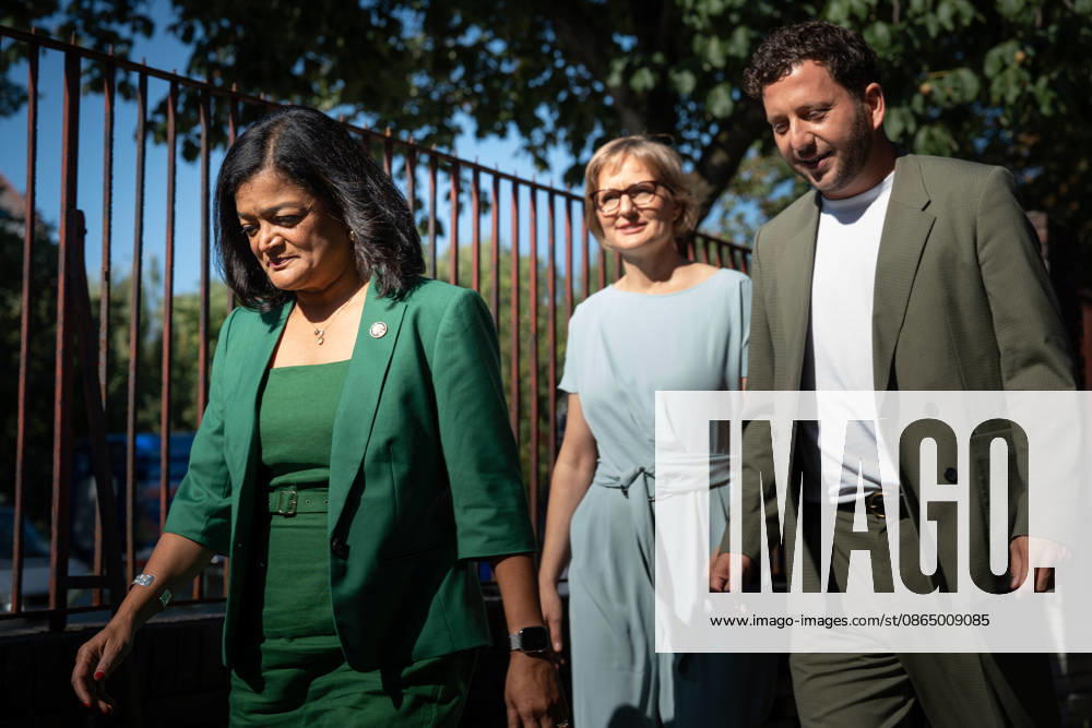 Federal Co-Chairs Franziska Brantner and Felix Banasza, along with their guest Pramila Jayapal, a U.S. Representative from the Democratic Party wearing a green jacket, at the start of the closed-door meeting of the Federal Executive Committee of Alliance 90 The Greens in Berlin, Berlin, Germany, to create space for solidarity-based Mi