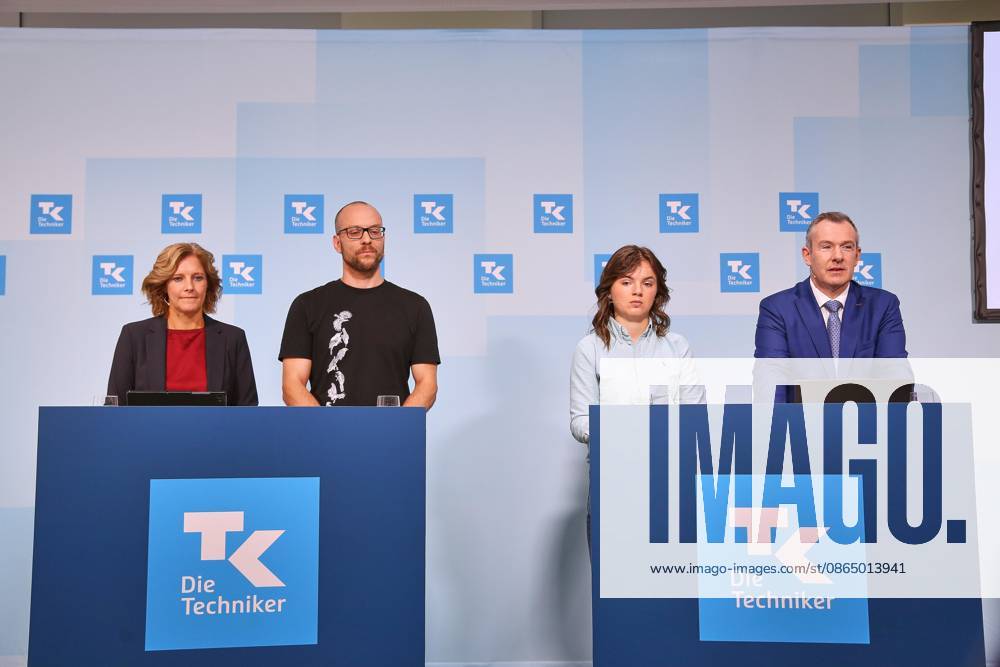 Berlin, Germany, August 27, 2026, Federal Press Conference Center, Techniker Krankenkasse, Social Media Report: Youth Between Like and Limit, press conference featuring, among others, Peter Wendt (right), market research expert at TK
