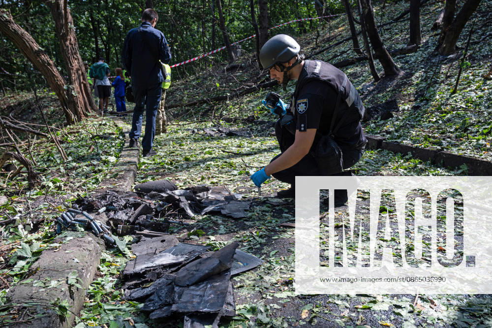 A forensic expert from Ukraine’s National Police takes pictures of fragments of a Russian drone found on Parkova Doroha Street in the Pecherskyi district after a Russian attack, Kyiv, Ukraine, August 27, 2026. Since the night of August 27, the Russian army has been striking the Ukrainian capital with ballistic missiles and drones. Overnight and daytime attacks and falling debris caused destruction across several districts of Kyiv, damaging residential buildings, cars, gymnasium premises and a medical facility. (Photo by Danylo Antoniuk Ukrinform) Forensic experts examine wreckage of Russian drone in Kyiv