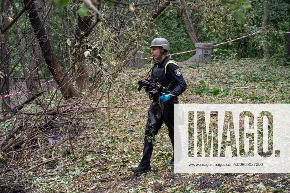 A forensic expert from Ukraine’s National Police carries fragments of a Russian drone found on Parkova Doroha Street in the Pecherskyi district after a Russian attack, Kyiv, Ukraine, August 27, 2026. Since the night of August 27, the Russian army has been striking the Ukrainian capital with ballistic missiles and drones. Overnight and daytime attacks and falling debris caused destruction across several districts of Kyiv, damaging residential buildings, cars, gymnasium premises and a medical facility. (Photo by Danylo Antoniuk Ukrinform) Forensic experts examine wreckage of Russian drone in Kyiv