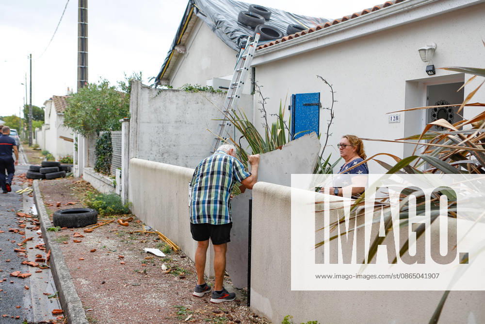 Fouras, the storm on Wednesday, August 26, 2026; damage along the southern coast of Fouras Romuald Augé MAXPPP Fouras 27082026 Romuald Augé MAXPPP Thursday, August 27, 2026, in the aftermath of the strong winds that struck the Atlantic coast on Wednesday, August 26, villas on the southern coast of Fouras were heavily affected; firefighters are on site repairing the damage. Fouras, France, Aug. 27, 2026 In the wake of the strong winds that struck the Atlantic coast on Wednesday, August 26, villas on the southern coast of Fouras were heavily affected; firefighters are on site repairing the damage. Fouras, southern coast, France