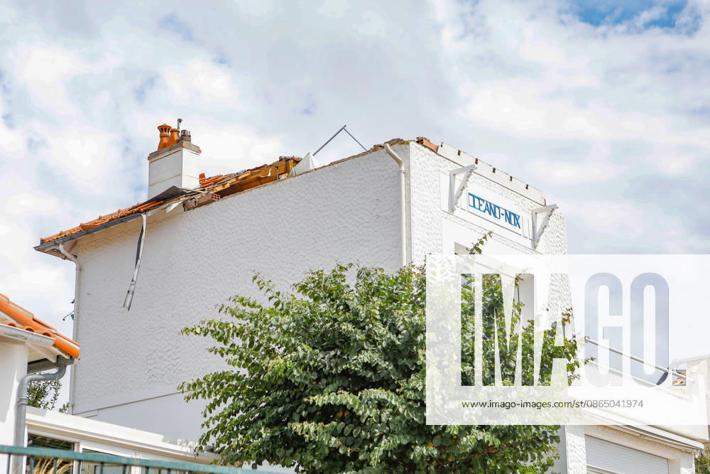 Fouras, the storm on Wednesday, August 26, 2026: Damage along the southern coast of Fouras Romuald Augé MAXPPP Fouras 27082026 Romuald Augé MAXPPP Thursday, August 27, 2026, in the aftermath of the strong winds that struck the Atlantic coast on Wednesday, August 26, villas on the southern coast of Fouras were heavily affected; firefighters are on site repairing the damage. Fouras, France, Aug. 27, 2026 In the wake of the strong winds that struck the Atlantic coast on Wednesday, August 26, villas on the southern coast of Fouras were heavily affected; firefighters are on site repairing the damage. Fouras, waterfront, southern coast, France