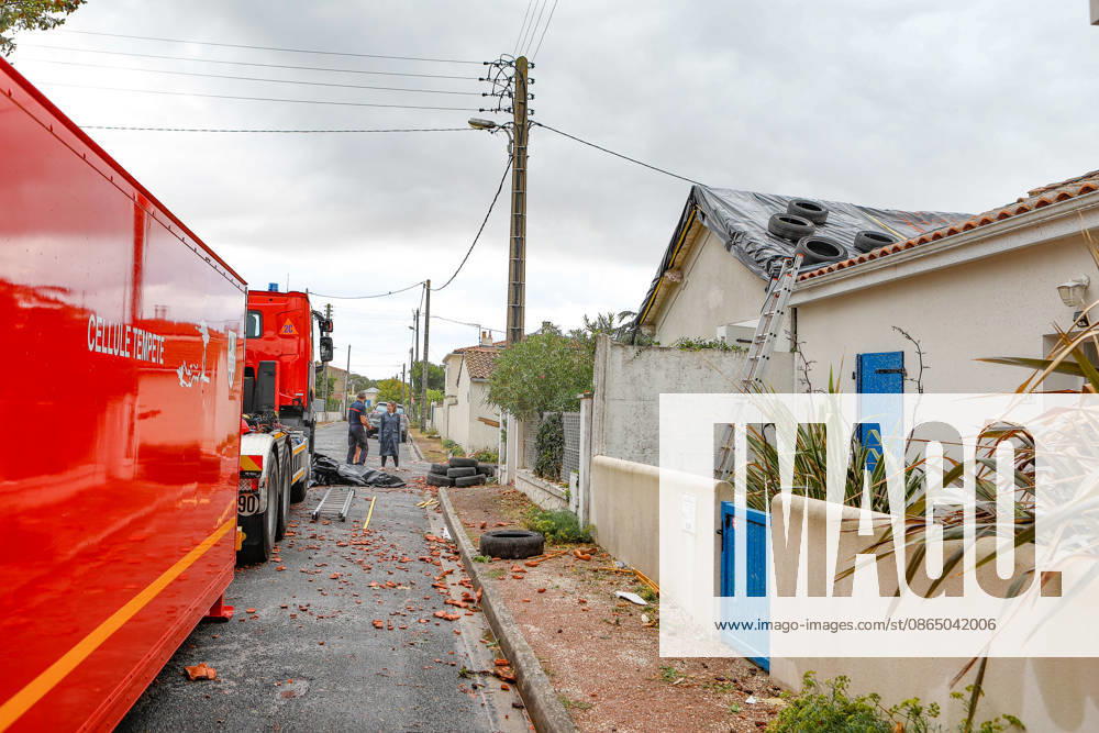 Fouras, the storm on Wednesday, August 26, 2026; damage along the southern coast of Fouras Romuald Augé MAXPPP Fouras 27082026 Romuald Augé MAXPPP Thursday, August 27, 2026, in the aftermath of the strong winds that struck the Atlantic coast on Wednesday, August 26, villas on the southern coast of Fouras were heavily affected; firefighters are on site repairing the damage. Fouras, France, August 27, 2026 In the wake of the strong winds that struck the Atlantic coast on Wednesday, August 26, villas on the southern coast of Fouras were heavily affected; firefighters are on site repairing the damage. Fouras, seafront, southern coast, France