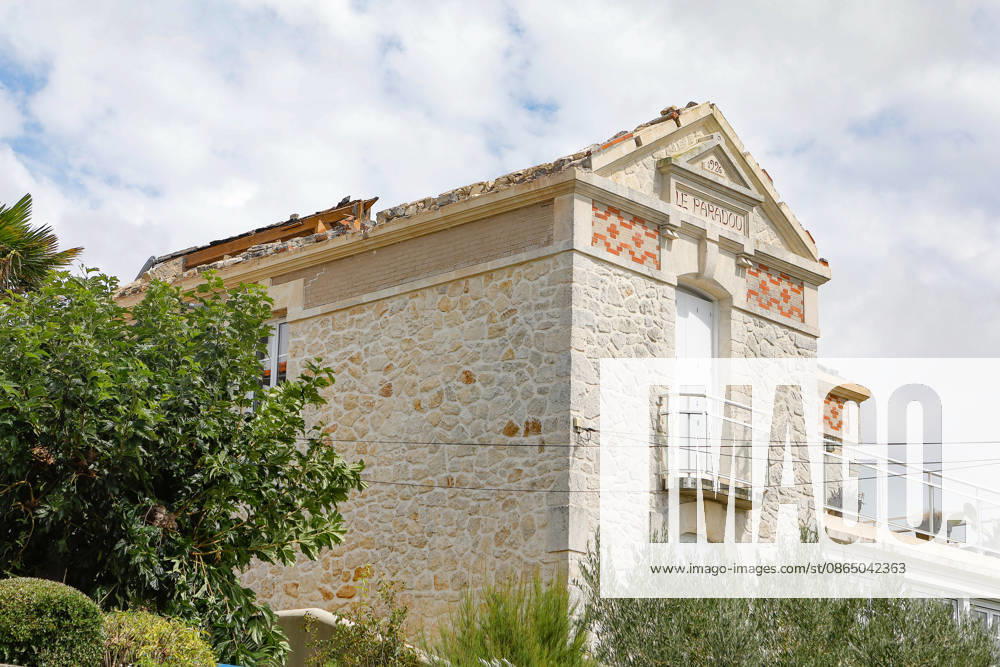 Fouras, the storm on Wednesday, August 26, 2026; damage along the southern coast of Fouras Romuald Augé MAXPPP Fouras 27082026 Romuald Augé MAXPPP Thursday, August 27, 2026, in the aftermath of the strong winds that struck the Atlantic coast on Wednesday, August 26, villas on the southern coast of Fouras were heavily affected; firefighters are on site repairing the damage. Fouras, France, Aug. 27, 2026 In the wake of the strong winds that struck the Atlantic coast on Wednesday, August 26, villas on the southern coast of Fouras were heavily affected; firefighters are on site repairing the damage. Fouras, waterfront, southern coast, France