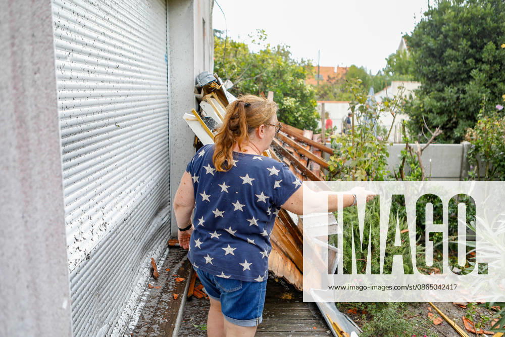 Fouras, the storm on Wednesday, August 26, 2026; damage along the southern coast of Fouras Romuald Augé MAXPPP Fouras 27082026 Romuald Augé MAXPPP Thursday, August 27, 2026, in the aftermath of the strong winds that struck the Atlantic coast on Wednesday, August 26, villas on the southern coast of Fouras were heavily affected; firefighters are on site repairing the damage. Fouras, France, Aug. 27, 2026 In the wake of the strong winds that struck the Atlantic coast on Wednesday, August 26, villas on the southern coast of Fouras were heavily affected; firefighters are on site repairing the damage. Fouras, seaside, southern coast, France