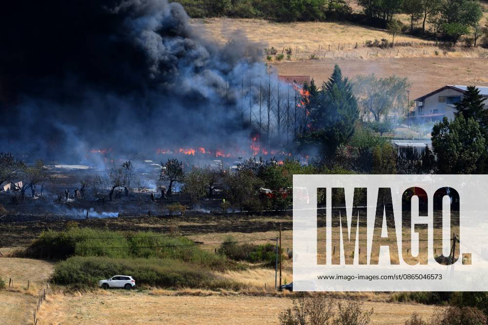 Major fire in the municipality of Brossainc in the Ardèche department, within the Pilat Regional Natural Park. The fire started at a car scrapyard near a residential area, causing numerous vehicle explosions. Several hectares of vegetation were also burned. Photo taken on Thursday, August 27, 2026, during the fire department’s response. Romain Doucelin, Bestimage, Brossainc, France