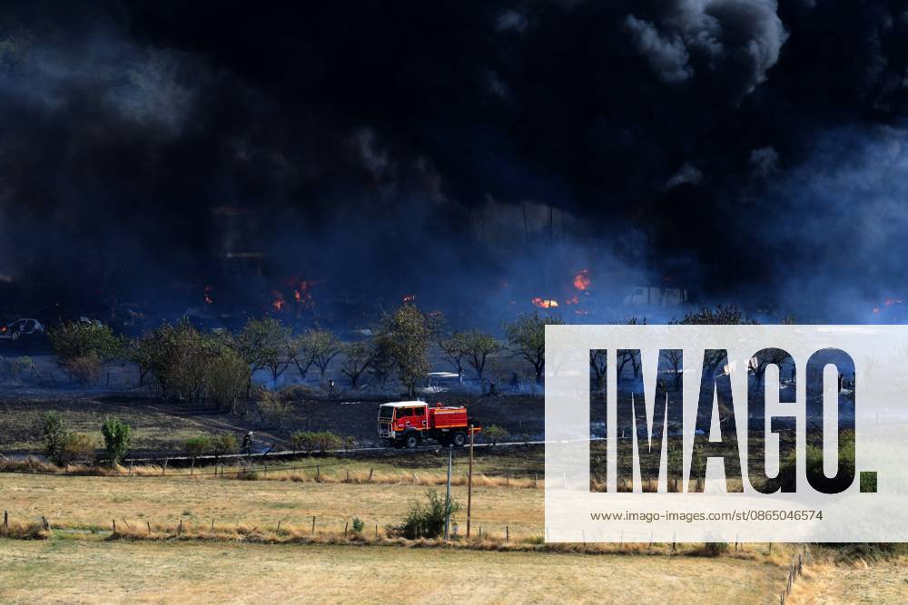 Major fire in the municipality of Brossainc in the Ardèche department, within the Pilat Regional Natural Park. The fire started at a car scrapyard near a residential area, causing numerous vehicle explosions. Several hectares of vegetation were also burned. Photo taken on Thursday, August 27, 2026, during the fire department’s response. Romain Doucelin, Bestimage, Brossainc, France