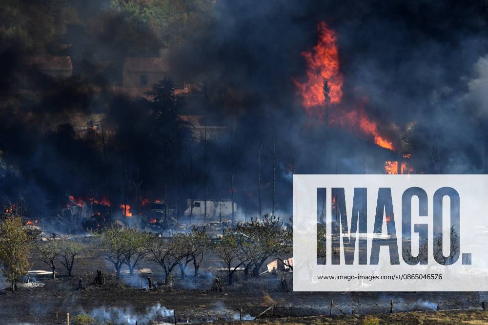 A major fire broke out in the town of Brossainc in the Ardèche department, within the Pilat Regional Natural Park. The fire started at a car scrapyard near a residential area, with numerous vehicle explosions. Several hectares of vegetation were also burned. Photo taken on Thursday, August 27, 2026. Romain Doucelin, Bestimage, Brossainc, France