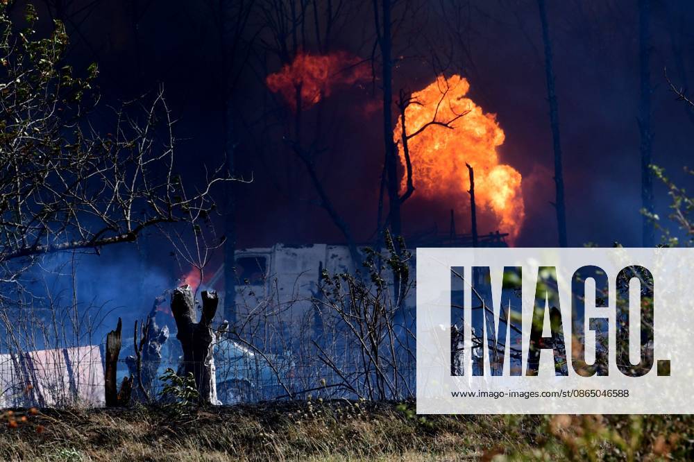 A major fire broke out in the town of Brossainc in the Ardèche department, within the Pilat Regional Natural Park. The fire started at a car scrapyard near a residential area, with numerous vehicle explosions. Several hectares of vegetation were also burned. Photo taken on Thursday, August 27, 2026, by Romain Doucelin, Bestimage, Brossainc, France