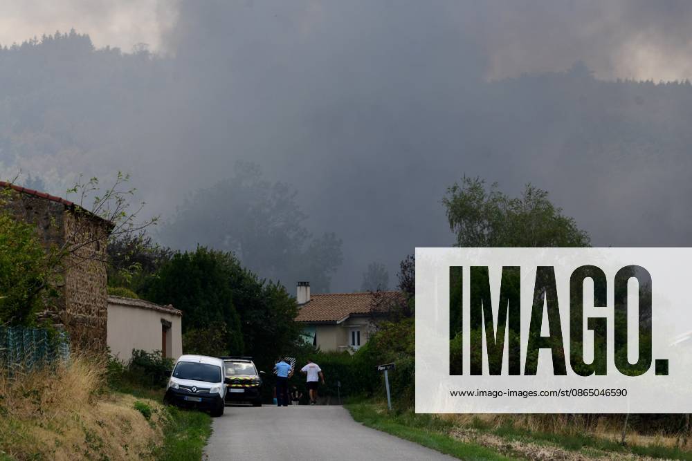 A major fire broke out in the town of Brossainc in the Ardèche department, within the Pilat Regional Natural Park. The fire started at a car scrapyard near a residential area, with numerous vehicle explosions. Several hectares of vegetation were also burned. Photo taken on Thursday, August 27, 2026, by Romain Doucelin, Bestimage, Brossainc, France