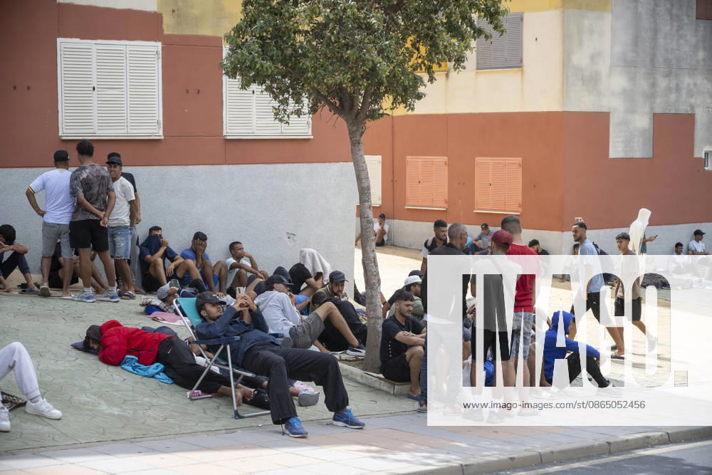 Migrants Survive on the Streets of the Loma Colmenar Neighborhood in Ceuta Several migrants on the streets of the Loma Colmenar neighborhood, August 27, 2026, in Ceuta, Spain. Residents of the Loma Colmenar neighborhood report that the situation is unsustainable, marked by fights, vulnerable minors, and people sleeping on the street. AUGUST 27, 2026 MIGRATION CRISIS Ceuta, Spain