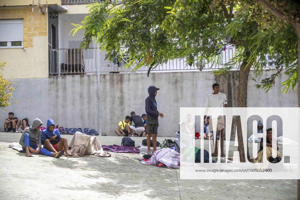 Migrants Survive on the Streets of the Loma Colmenar Neighborhood in Ceuta Several migrants on the streets of the Loma Colmenar neighborhood, August 27, 2026, in Ceuta, Spain. Residents of the Loma Colmenar neighborhood report that the situation is unsustainable, marked by fights, vulnerable minors, and people sleeping on the street. AUGUST 27, 2026 MIGRATION CRISIS Ceuta, Spain