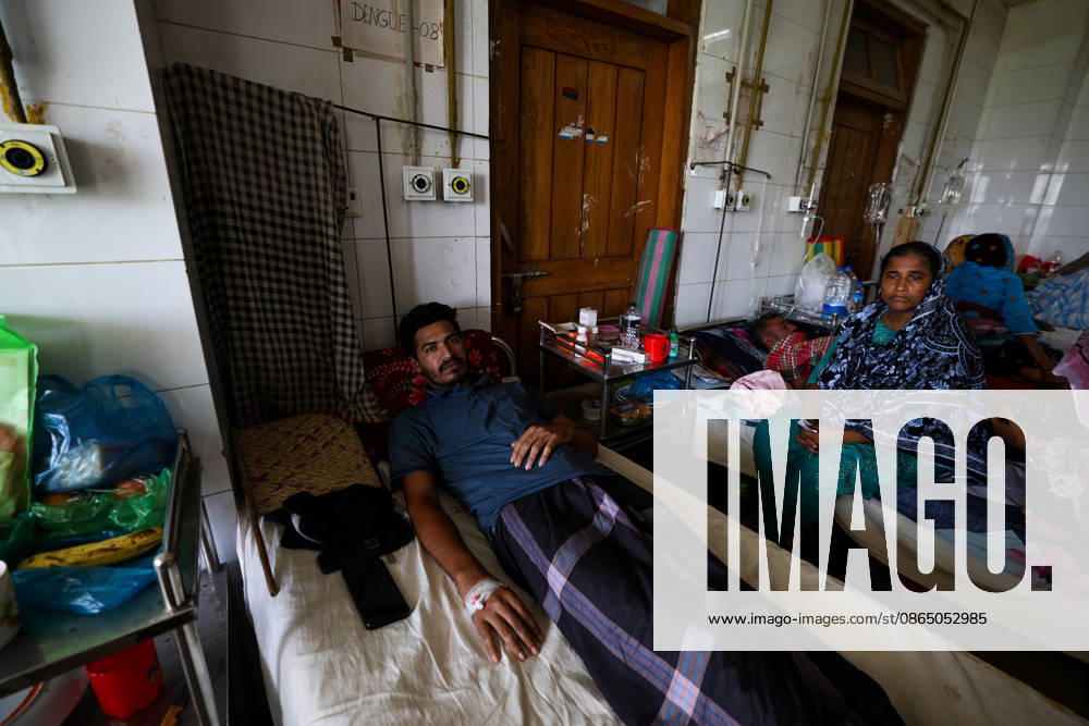 Dengue Outbreak in Bangladesh BARISHAL, BANGLADESH - AUGUST 27: A Patient is seen taking treatment at the Sher-E-Bangla Medical College Hospital after being diagnosed with Dengue in Barishal, Bangladesh on August 27, 2026. Niamul Rifat Anadolu Barishal Bangladesh. Editorial use only. Please get in touch for any other usage.