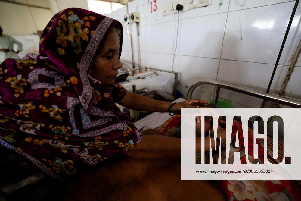 Dengue Outbreak in Bangladesh BARISHAL, BANGLADESH - AUGUST 27: A Patient is seen taking treatment at the Sher-E-Bangla Medical College Hospital after being diagnosed with Dengue in Barishal, Bangladesh on August 27, 2026. Niamul Rifat Anadolu Barishal Bangladesh. Editorial use only. Please get in touch for any other usage.