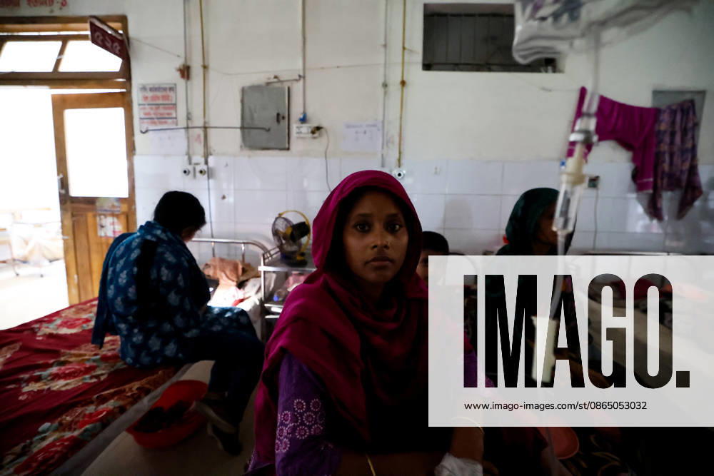 Dengue Outbreak in Bangladesh BARISHAL, BANGLADESH - AUGUST 27: A Patient is seen taking treatment at the Sher-E-Bangla Medical College Hospital after being diagnosed with Dengue in Barishal, Bangladesh on August 27, 2026. Niamul Rifat Anadolu Barishal Bangladesh. Editorial use only. Please get in touch for any other usage.