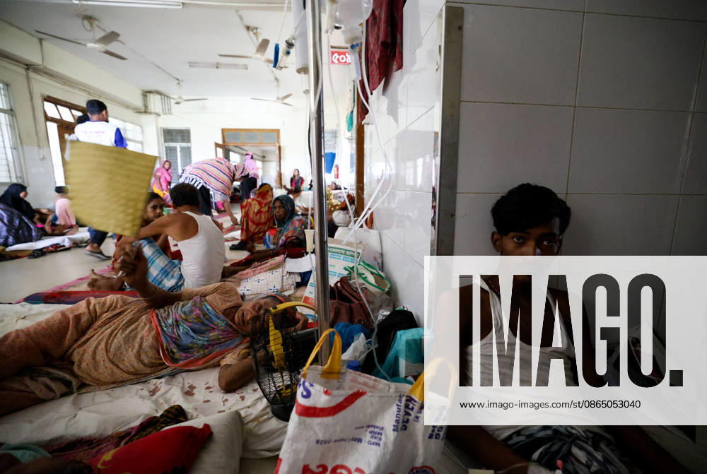 Dengue Outbreak in Bangladesh BARISHAL, BANGLADESH - AUGUST 27: A Patient is seen taking treatment at the Sher-E-Bangla Medical College Hospital after being diagnosed with Dengue in Barishal, Bangladesh on August 27, 2026. Niamul Rifat Anadolu Barishal Bangladesh. Editorial use only. Please get in touch for any other usage.