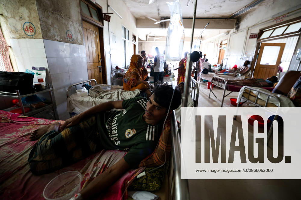 Dengue Outbreak in Bangladesh BARISHAL, BANGLADESH - AUGUST 27: A Patient is seen taking treatment at the Sher-E-Bangla Medical College Hospital after being diagnosed with Dengue in Barishal, Bangladesh on August 27, 2026. Niamul Rifat Anadolu Barishal Bangladesh. Editorial use only. Please get in touch for any other usage.