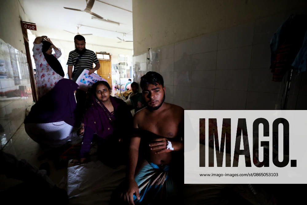 Dengue Outbreak in Bangladesh BARISHAL, BANGLADESH - AUGUST 27: A Patient is seen taking treatment at the Sher-E-Bangla Medical College Hospital after being diagnosed with Dengue in Barishal, Bangladesh on August 27, 2026. Niamul Rifat Anadolu Barishal Bangladesh. Editorial use only. Please get in touch for any other usage.