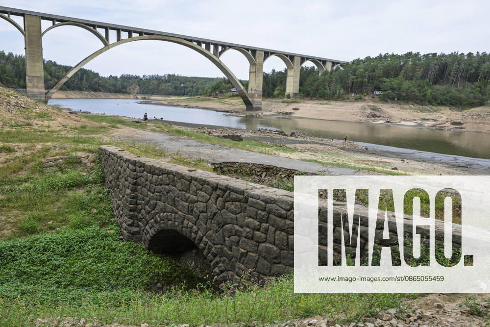 Low water level at the Orlik Reservoir, In Temesvar, Czech Republic, August 27, 2026. Pictured Podolsky (Podolsko) bridge. (CTKxPhoto VaclavxPancer) CTKPhotoP2026082707046 CTKPhotoP2026082707046