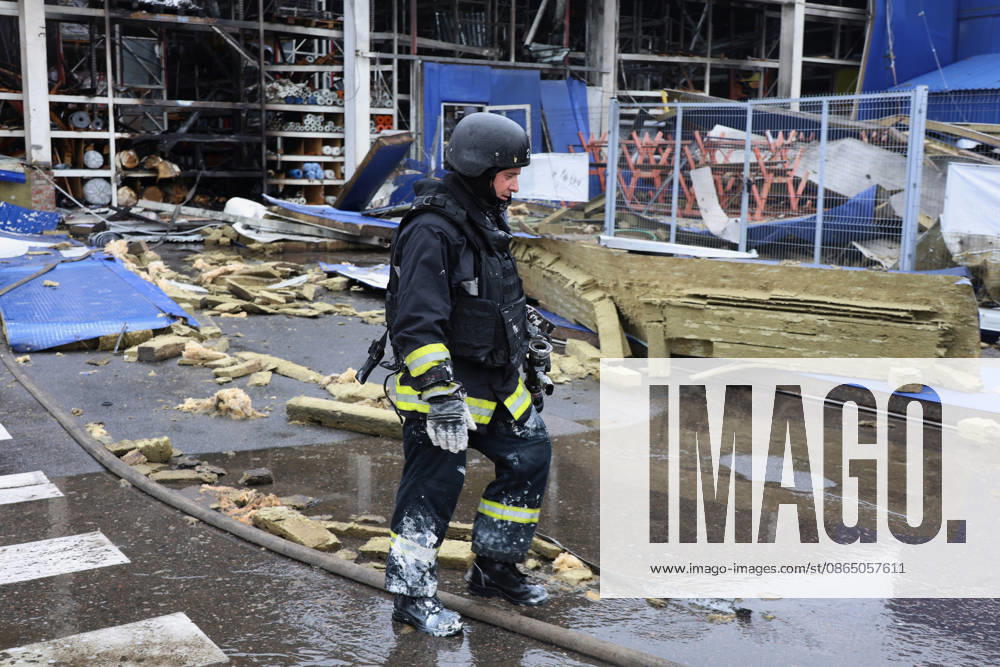 A rescuer works at an Epicenter hypermarket in the Osnovianskyi district, destroyed by a Russian drone attack, Kharkiv, Ukraine, August 27, 2026. A 40-year-old man was killed, and four others were injured in the strike. (Photo by Viacheslav Madiievskyi Ukrinform) Russian drone attacks home improvement hypermarket in Kharkiv