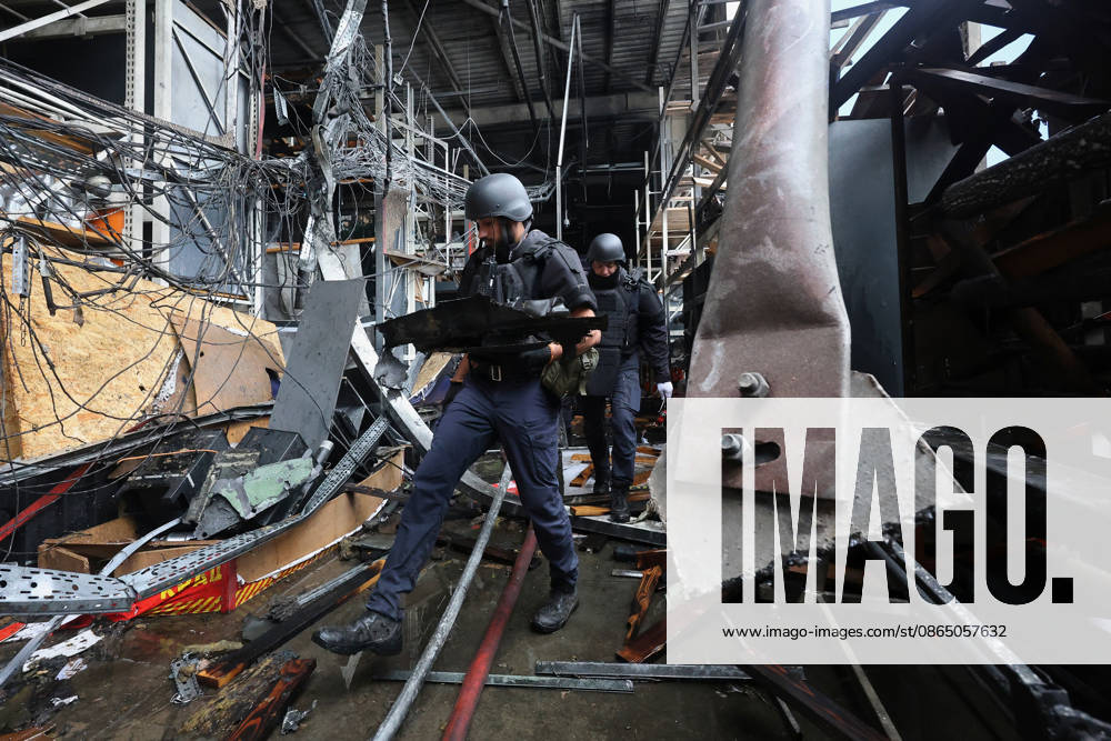 State Emergency Service rescuers work in an Epicenter hypermarket in the Osnovianskyi district, destroyed by a Russian drone attack, Kharkiv, Ukraine, August 27, 2026. A 40-year-old man was killed, and four others were injured in the strike. (Photo by Viacheslav Madiievskyi Ukrinform) Russian drone attacks home improvement hypermarket in Kharkiv