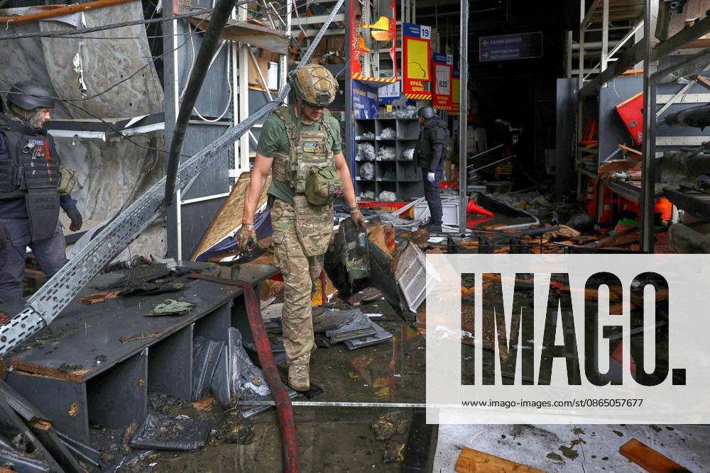 Experts work in an Epicenter hypermarket in the Osnovianskyi district, destroyed by a Russian drone attack, Kharkiv, Ukraine, August 27, 2026. A 40-year-old man was killed, and four others were injured in the strike. (Photo by Viacheslav Madiievskyi Ukrinform) Russian drone attacks home improvement hypermarket in Kharkiv