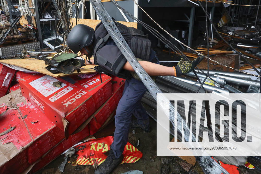 A rescuer works at an Epicenter hypermarket in the Osnovianskyi district, destroyed by a Russian drone attack, Kharkiv, Ukraine, August 27, 2026. A 40-year-old man was killed, and four others were injured in the strike. (Photo by Viacheslav Madiievskyi Ukrinform) Russian drone attacks home improvement hypermarket in Kharkiv