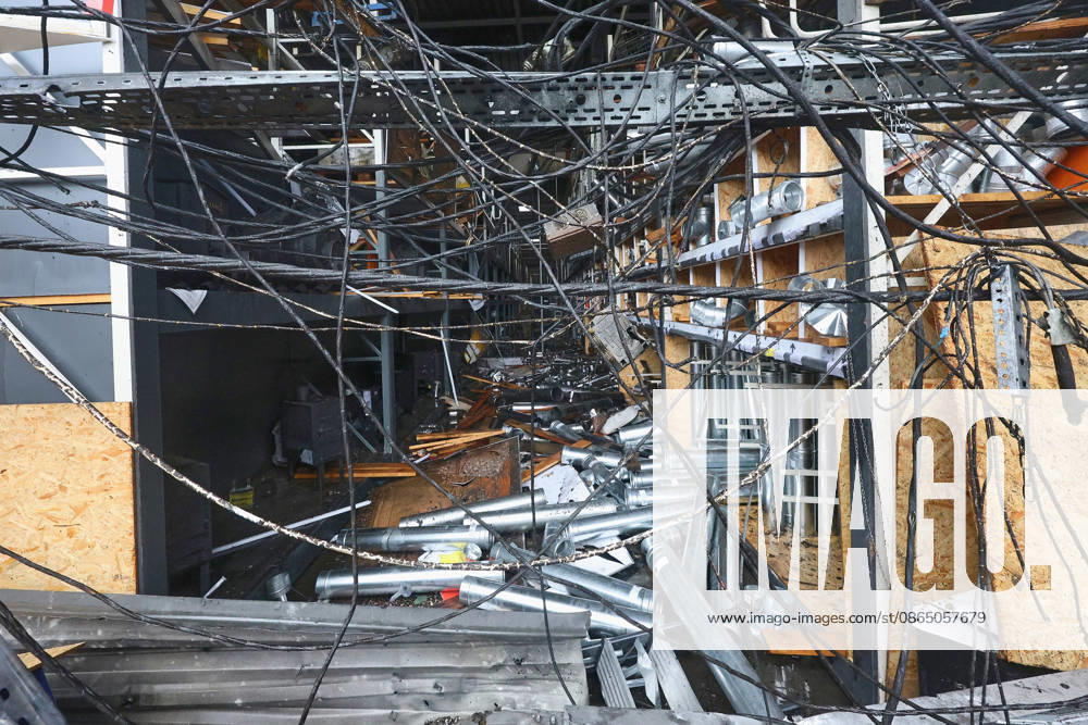 An Epicenter hypermarket in the Osnovianskyi district is damaged by a Russian drone attack, Kharkiv, Ukraine, August 27, 2026. A 40-year-old man was killed, and four others were injured in the strike. (Photo by Viacheslav Madiievskyi Ukrinform) Russian drone attacks home improvement hypermarket in Kharkiv