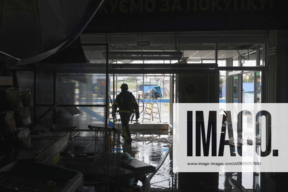 A rescuer works at an Epicenter hypermarket in the Osnovianskyi district, destroyed by a Russian drone attack, Kharkiv, Ukraine, August 27, 2026. A 40-year-old man was killed, and four others were injured in the strike. (Photo by Viacheslav Madiievskyi Ukrinform) Russian drone attacks home improvement hypermarket in Kharkiv