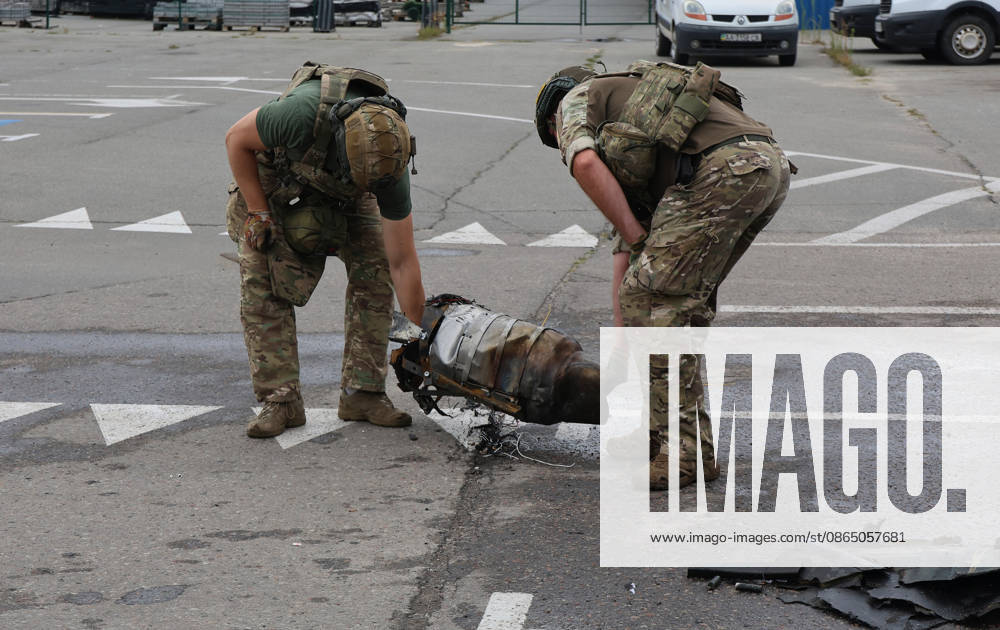 Forensic experts carry a fragment of a Russian drone used to attack an Epicenter hypermarket in the Osnovianskyi district of Kharkiv, Ukraine, August 27, 2026. A 40-year-old man was killed, and four others were injured in the strike. (Photo by Viacheslav Madiievskyi Ukrinform) Russian drone attacks home improvement hypermarket in Kharkiv