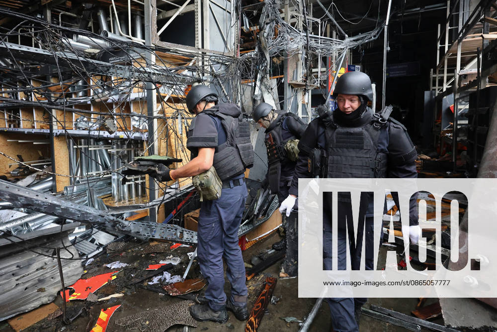 State Emergency Service rescuers work in an Epicenter hypermarket in the Osnovianskyi district, destroyed by a Russian drone attack, Kharkiv, Ukraine, August 27, 2026. A 40-year-old man was killed, and four others were injured in the strike. (Photo by Viacheslav Madiievskyi Ukrinform) Russian drone attacks home improvement hypermarket in Kharkiv