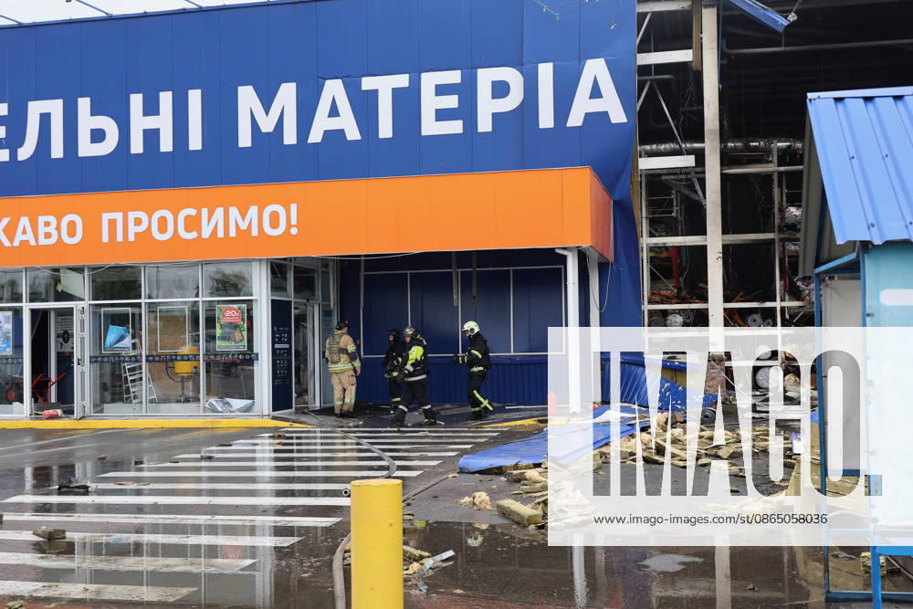 State Emergency Service rescuers work in an Epicenter hypermarket in the Osnovianskyi district, destroyed by a Russian drone attack, Kharkiv, Ukraine, August 27, 2026. A 40-year-old man was killed, and four others were injured in the strike. (Photo by Viacheslav Madiievskyi Ukrinform) Russian drone attacks home improvement hypermarket in Kharkiv