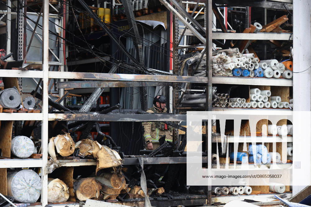 A rescuer works at an Epicenter hypermarket in the Osnovianskyi district, destroyed by a Russian drone attack, Kharkiv, Ukraine, August 27, 2026. A 40-year-old man was killed, and four others were injured in the strike. (Photo by Viacheslav Madiievskyi Ukrinform) Russian drone attacks home improvement hypermarket in Kharkiv