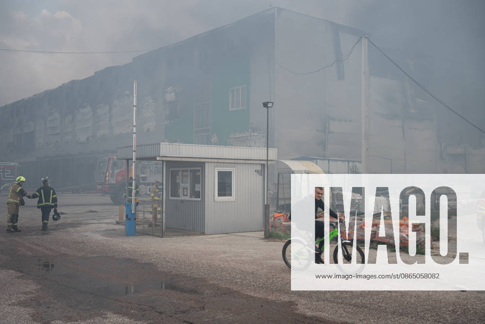 Russian airstrike hits Kyiv KYIV, UKRAINE - AUGUST 27: Aftertmath of a Russian drone attack in Kyiv, Ukraine, on August 27, 2026. Russian forces launched 140 drones on August 27, about 100 of there were jet power, according to the statement released by the Ukrainian airforce. Danylo Antoniuk Anadolu Kyiv Ukraine. Editorial use only. Please get in touch for any other usage.