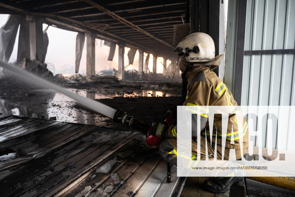 Russian airstrike hits Kyiv KYIV, UKRAINE - AUGUST 27: Aftertmath of a Russian drone attack in Kyiv, Ukraine, on August 27, 2026. Russian forces launched 140 drones on August 27, about 100 of there were jet power, according to the statement released by the Ukrainian airforce. Danylo Antoniuk Anadolu Kyiv Ukraine. Editorial use only. Please get in touch for any other usage.