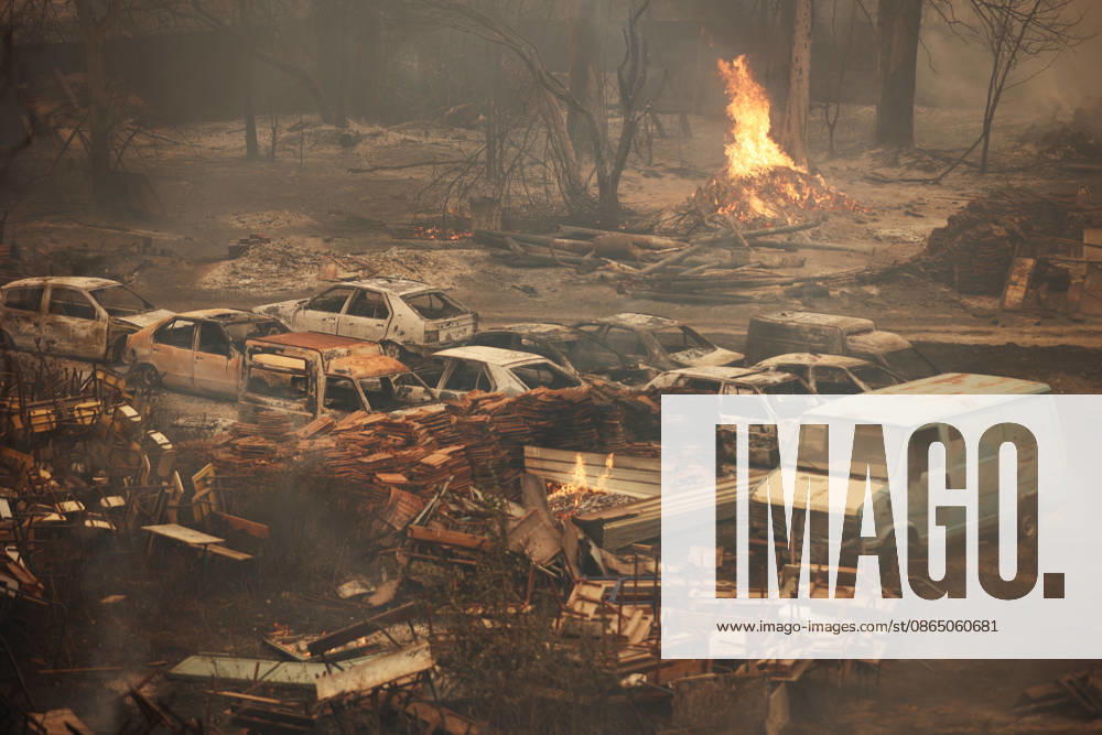 Wildfires in Algeria claim at least 12 lives across several provinces JIJEL, ALGERIA - AUGUST 27: Forest fires in eastern Algerian provinces turn green vegetation to ashes and cause material damage to homes and vehicles in the Beni Aicha village of Boraoui Belhadef Municipality in Jijel, Algeria on August 27, 2026. At least 12 people have died in wildfires that have swept through several provinces in Algeria, Interior Minister Said Sayoud said Wednesday, according to local media. The 159 fire outbreaks reported across the country have claimed five lives in Jijel, four in Bejaia and three in Tizi Ouzou. Hamza Zait Anadolu Jijel Algeria. Editorial use only. Please get in touch for any other usage.