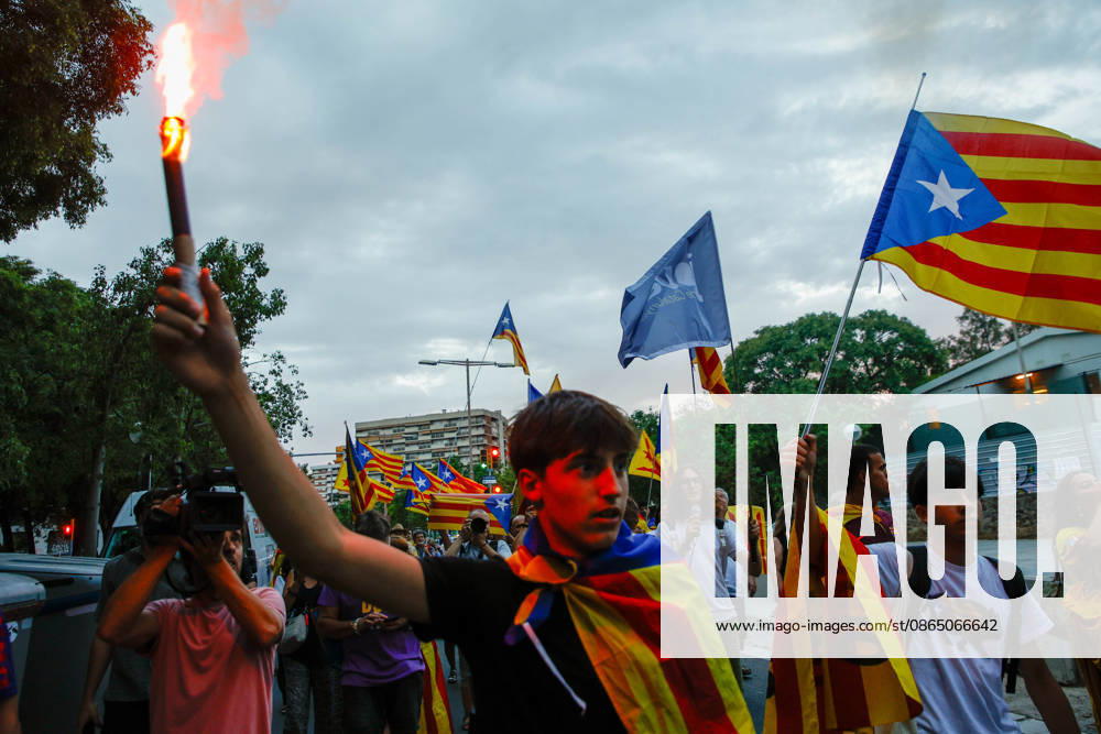 ANC Protest Outside Camp Nou Several people during a protest outside Camp Nou on August 27, 2026, in Barcelona, Catalonia, Spain. The rally was organized by the Catalan National Assembly (ANC) as an act of celebration of the estelada flag. The demonstration comes in response to the FC Barcelona board’s decision to cancel the tribute to the players who won the World Cup with the Spanish national team during this Thursday’s La Liga match against Athletic at Spotify Camp Nou AUGUST 27, 2026 INDEPENDENCE MOVEMENT NATIONAL SOCCER TEAM Kike Rincó Barcelona, Catalonia Barcelona, Catalonia, Spain