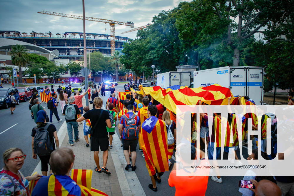 ANC Protest Outside Camp Nou Several people during a protest outside Camp Nou on August 27, 2026, in Barcelona, Catalonia, Spain. The rally was organized by the Catalan National Assembly (ANC) as an act of celebration of the estelada flag. The demonstration comes in response to the FC Barcelona board’s decision to cancel the tribute to the players who won the World Cup with the Spanish national team during this Thursday’s La Liga match against Athletic at Spotify Camp Nou AUGUST 27, 2026 INDEPENDENCE MOVEMENT NATIONAL SOCCER TEAM Kike Rincó Barcelona, Catalonia Barcelona, Catalonia, Spain