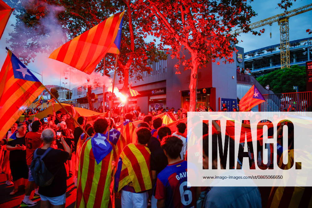 ANC Protest Outside Camp Nou Several people during a protest outside Camp Nou on August 27, 2026, in Barcelona, Catalonia, Spain. The rally was organized by the Catalan National Assembly (ANC) as an act of celebration of the estelada flag. The demonstration comes in response to the FC Barcelona board’s decision to cancel the tribute to the players who won the World Cup with the Spanish national team during this Thursday’s La Liga match against Athletic at Spotify Camp Nou AUGUST 27, 2026 INDEPENDENCE MOVEMENT NATIONAL SOCCER TEAM Kike Rincó Barcelona, Catalonia Barcelona, Catalonia, Spain