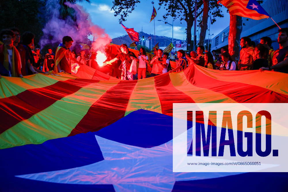 ANC Protest Outside Camp Nou Several people during a protest outside Camp Nou on August 27, 2026, in Barcelona, Catalonia, Spain. The rally was organized by the Catalan National Assembly (ANC) as an act of celebration of the estelada flag. The demonstration comes in response to the FC Barcelona board’s decision to cancel the tribute to the players who won the World Cup with the Spanish national team during this Thursday’s La Liga match against Athletic at Spotify Camp Nou AUGUST 27, 2026 INDEPENDENCE MOVEMENT NATIONAL SOCCER TEAM Kike Rincó Barcelona, Catalonia Barcelona, Catalonia, Spain