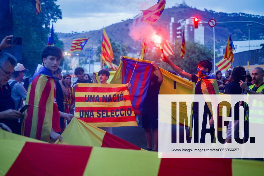 ANC Protest Outside Camp Nou Several people during a protest outside Camp Nou on August 27, 2026, in Barcelona, Catalonia, Spain. The rally was organized by the Catalan National Assembly (ANC) as an act of celebration of the estelada flag. The demonstration comes in response to the FC Barcelona board’s decision to cancel the tribute to the players who won the World Cup with the Spanish national team during this Thursday’s La Liga match against Athletic at Spotify Camp Nou AUGUST 27, 2026 INDEPENDENCE MOVEMENT NATIONAL SOCCER TEAM Kike Rincó Barcelona, Catalonia Barcelona, Catalonia, Spain