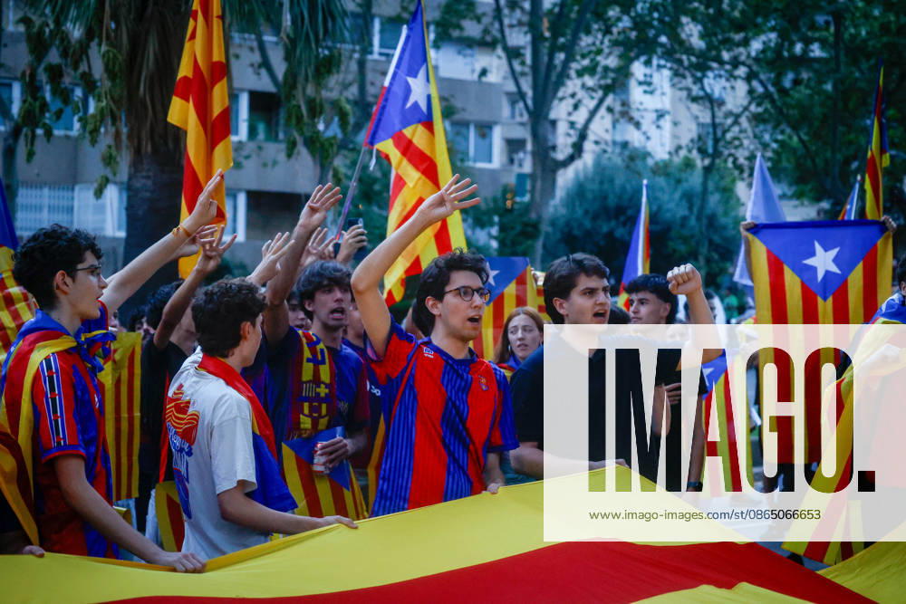 ANC Protest Outside Camp Nou Several people during a protest outside Camp Nou on August 27, 2026, in Barcelona, Catalonia, Spain. The rally was organized by the Catalan National Assembly (ANC) as an act of celebration of the estelada flag. The demonstration comes in response to the FC Barcelona board’s decision to cancel the tribute to the players who won the World Cup with the Spanish national team during this Thursday’s La Liga match against Athletic at Spotify Camp Nou AUGUST 27, 2026 INDEPENDENCE MOVEMENT NATIONAL SOCCER TEAM Kike Rincó Barcelona, Catalonia Barcelona, Catalonia, Spain