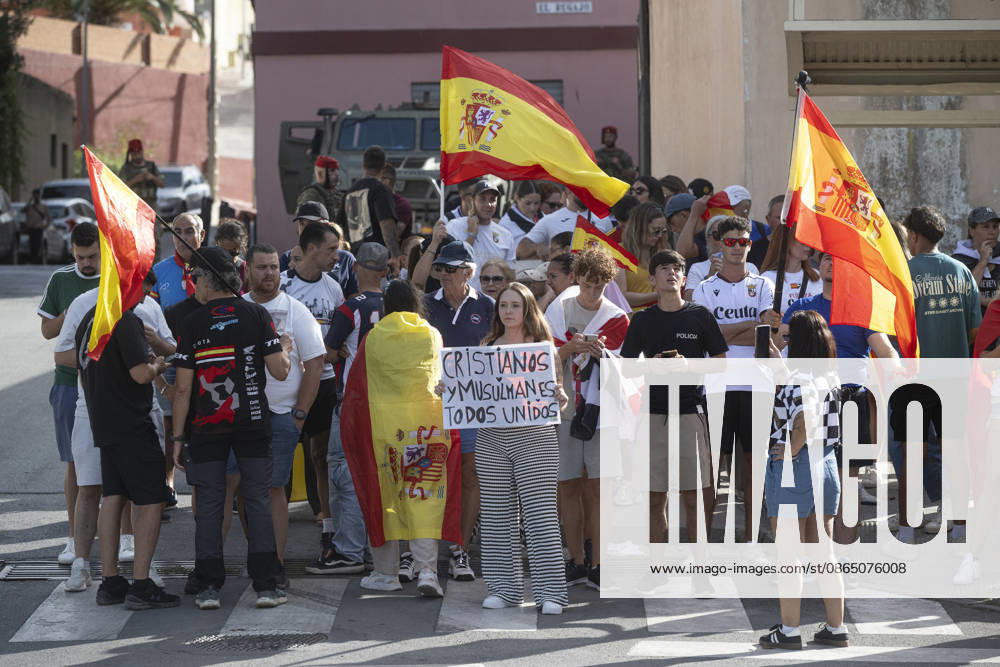 Protest Against Migrants in Ceuta: Several people during a demonstration to protest the situation caused by the mass arrival of migrants, on August 27, 2026, in Ceuta, Spain. Protesters attempted to block Red Cross volunteers from distributing food bags to migrants on Trampolín Beach and caused disturbances on Benítez Beach in Ceuta, which led to police charges, after they broke into the migrant encampments where people spend the night in the area and caused damage, including the burning of belongings. AUGUST 27, 2026 MIGRATION CRISIS Ceuta, Spain