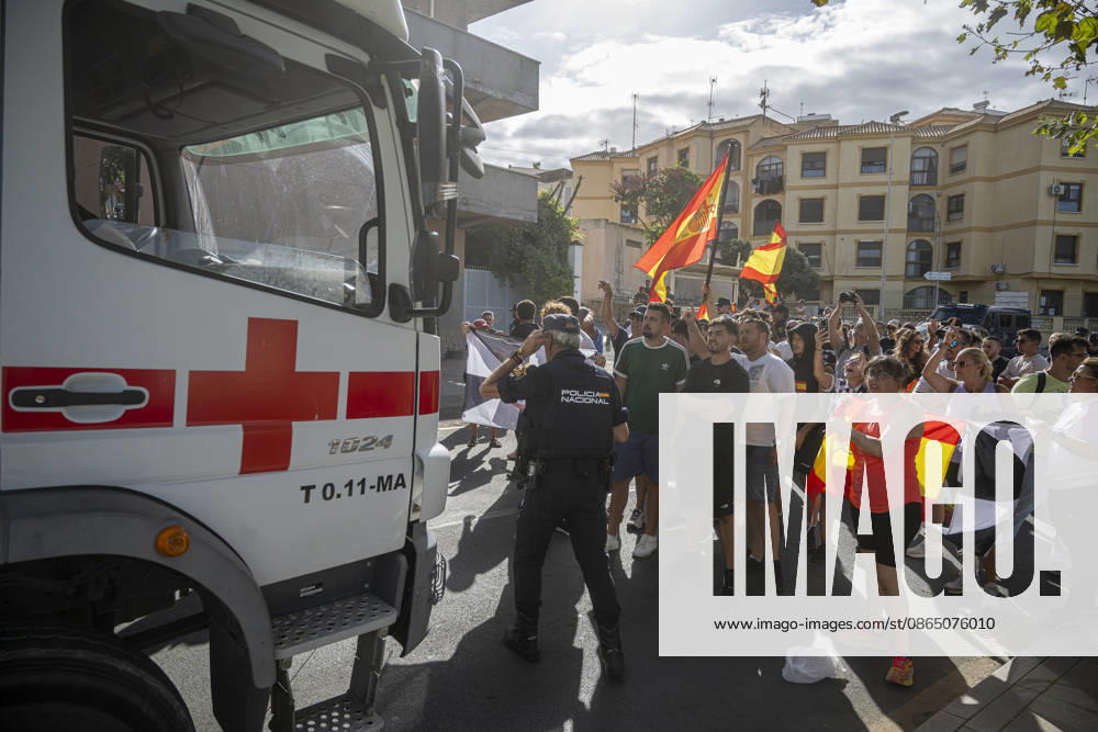 Protest Against Migrants in Ceuta: Several people during a demonstration to protest the situation caused by the mass arrival of migrants, on August 27, 2026, in Ceuta, Spain. Protesters attempted to block Red Cross volunteers from distributing food bags to migrants on Trampolín Beach and caused disturbances on Benítez Beach in Ceuta, which led to police charges, after they broke into the migrant encampments where people spend the night in the area and caused damage, including the burning of belongings. AUGUST 27, 2026 MIGRATION CRISIS Ceuta, Spain